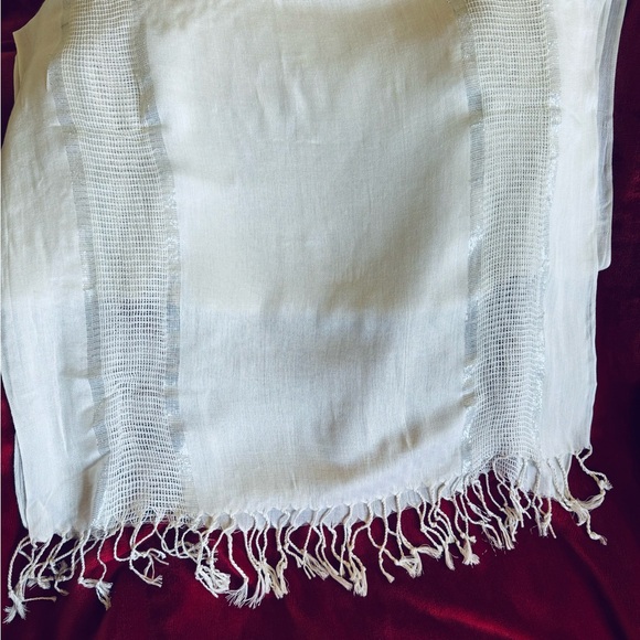 Cream/silver patterned pashmina style shawl - Picture 4 of 7